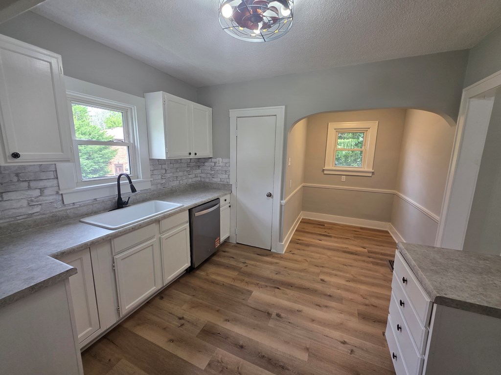 544 Arlington Ave. Property Photo 6