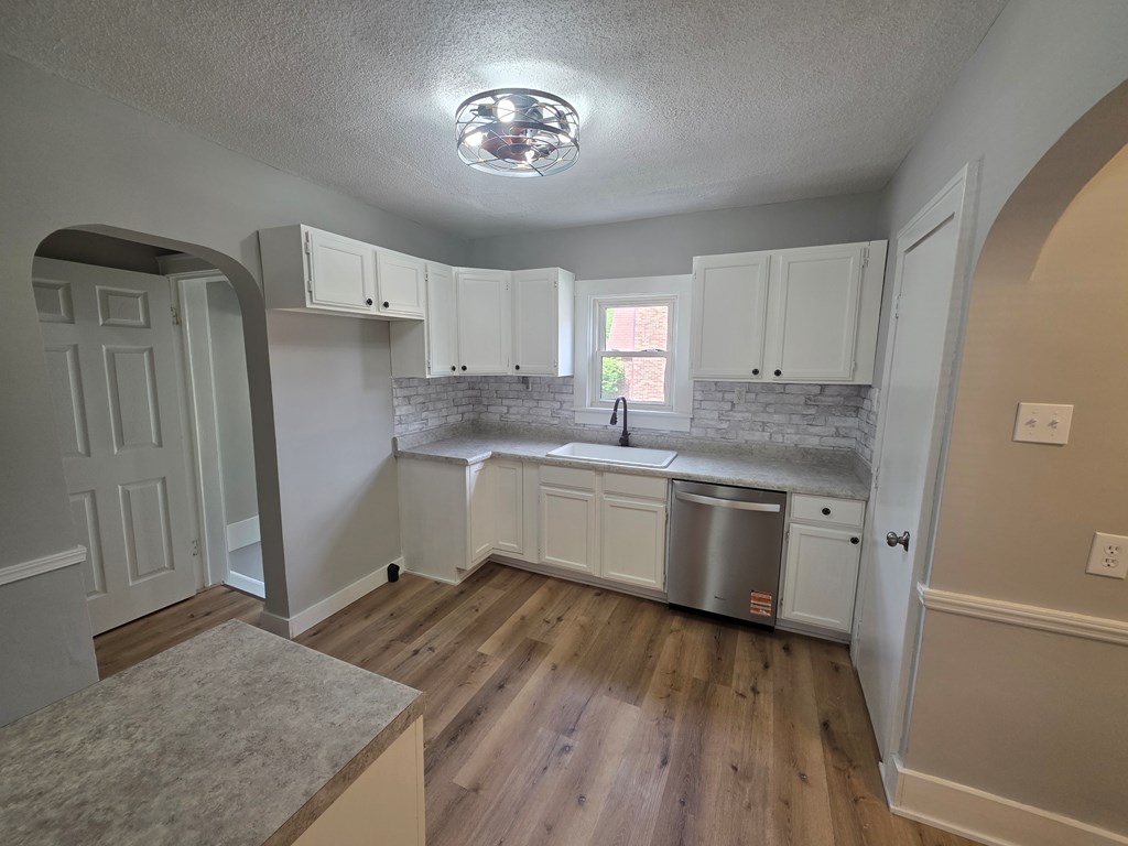 544 Arlington Ave. Property Photo 7