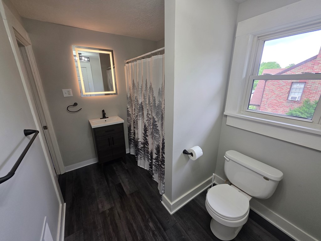 544 Arlington Ave. Property Photo 15