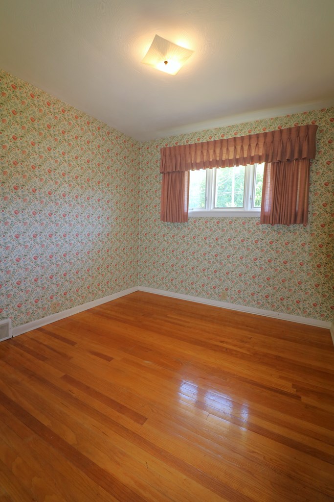 2113 New State Rd Property Photo 6