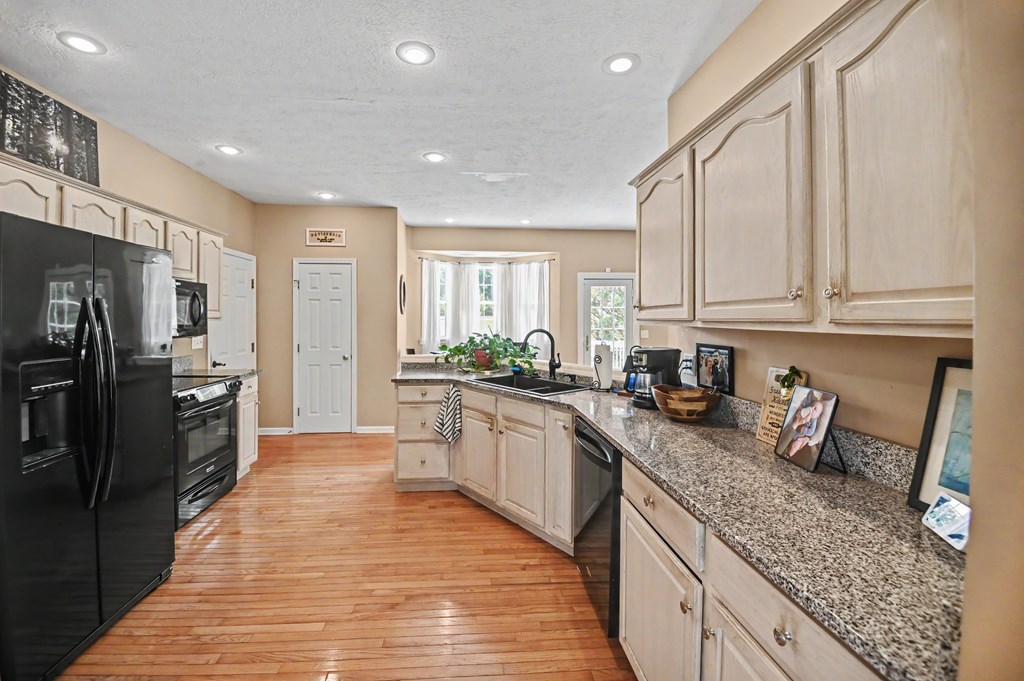 9400 Pleasant Valley Property Photo 8