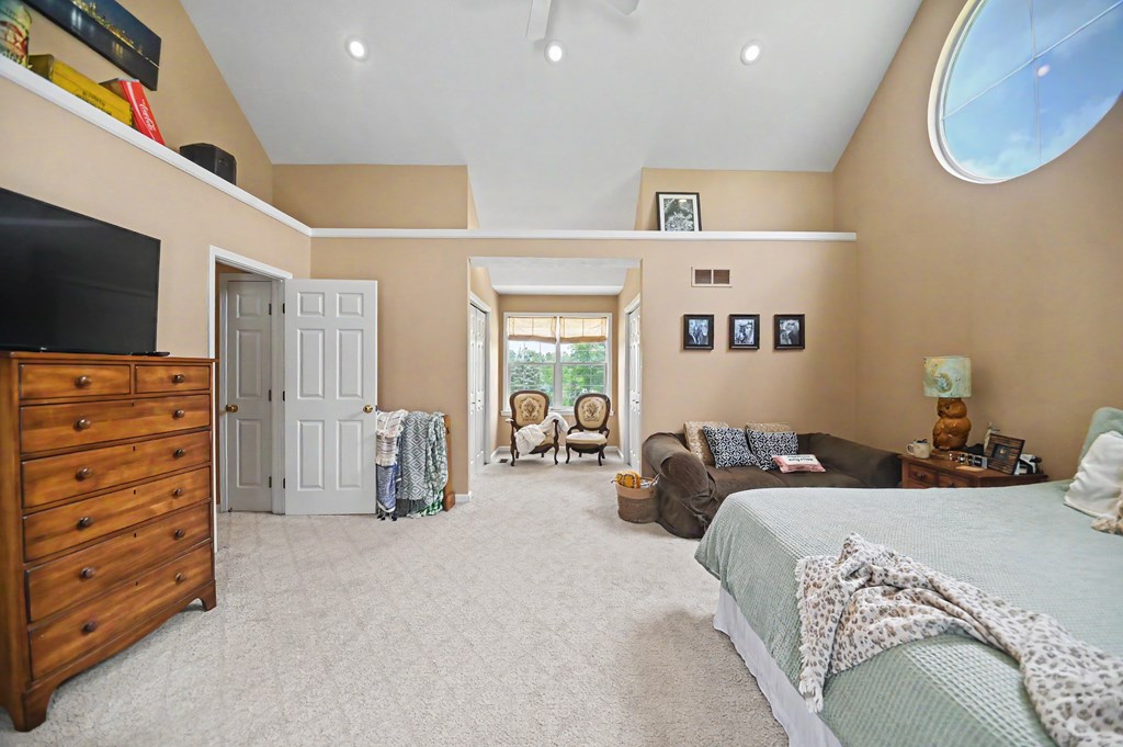 9400 Pleasant Valley Property Photo 22