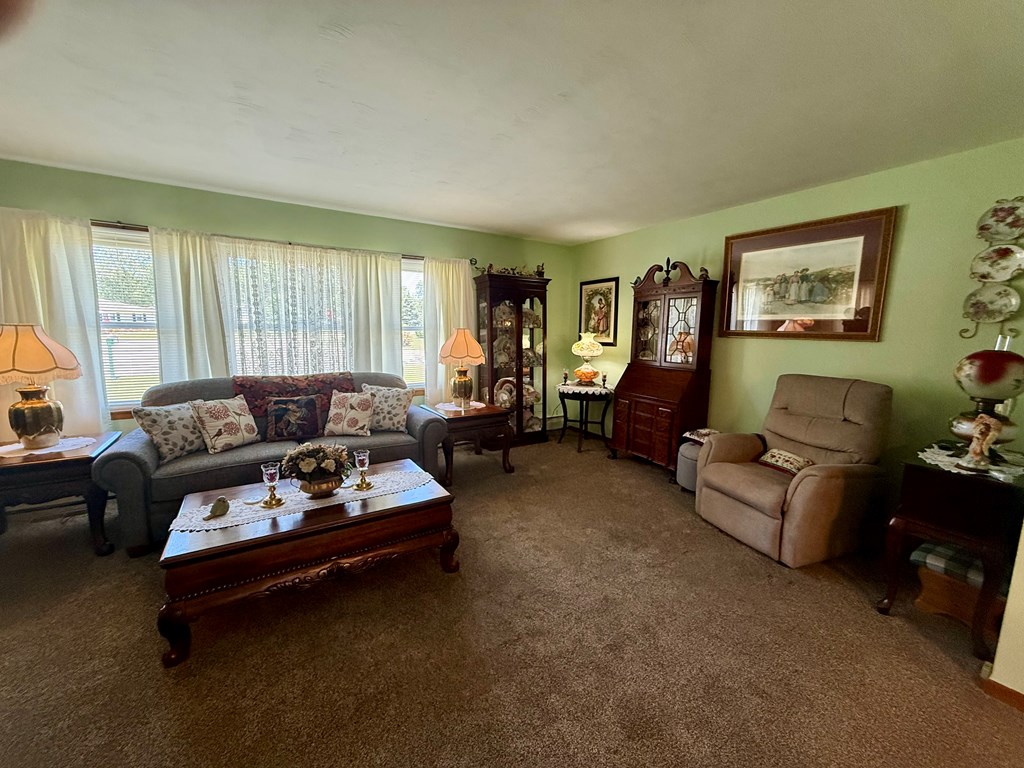 375 Arch Dr. Property Photo 6