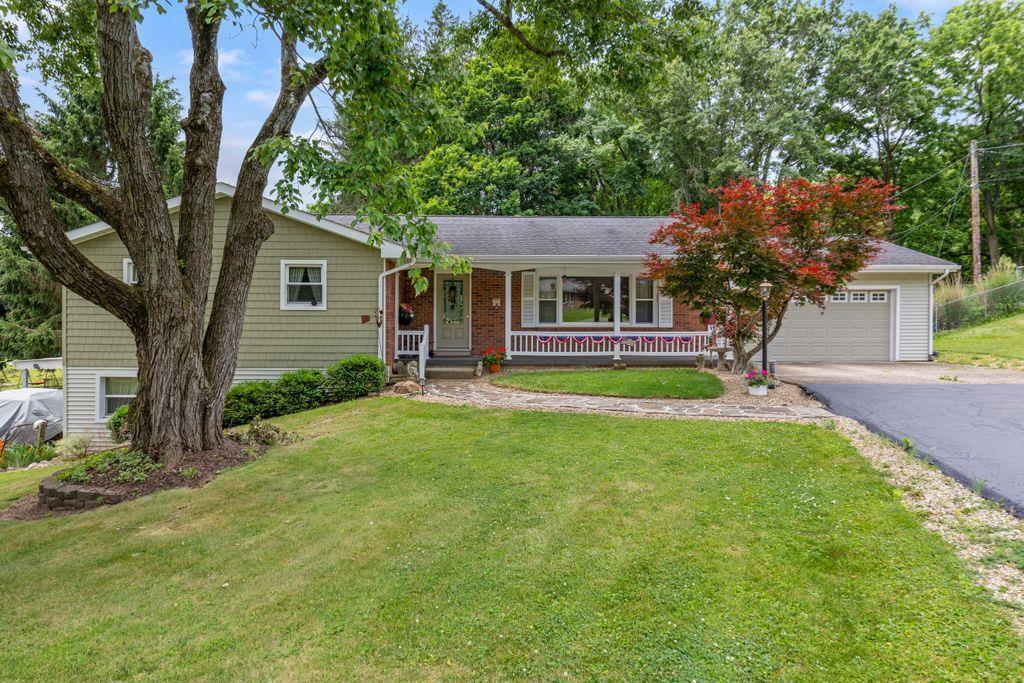 11 Old Orchard Dr Property Photo 1