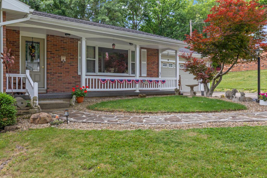 11 Old Orchard Dr Property Photo 3