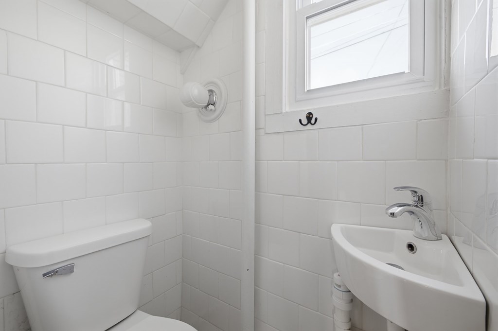 174 Marion Ave Property Photo 3