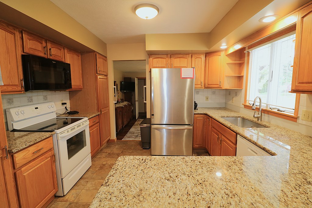 49 Executive Drive Property Photo 4