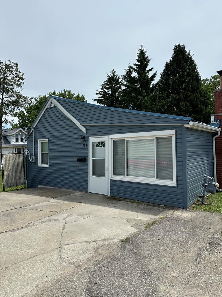 926 Lenox Avenue Property Photo 1