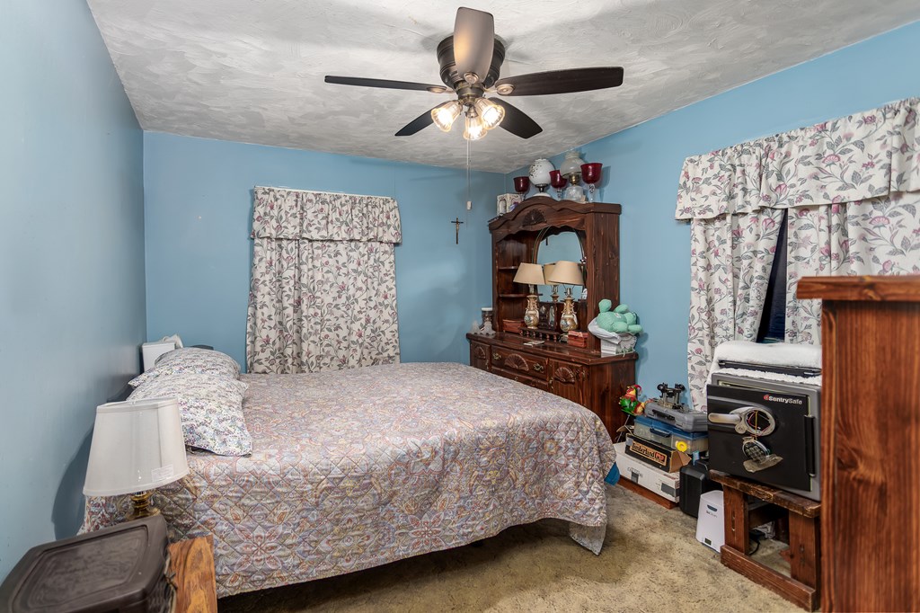 150 Grover St Property Photo 14