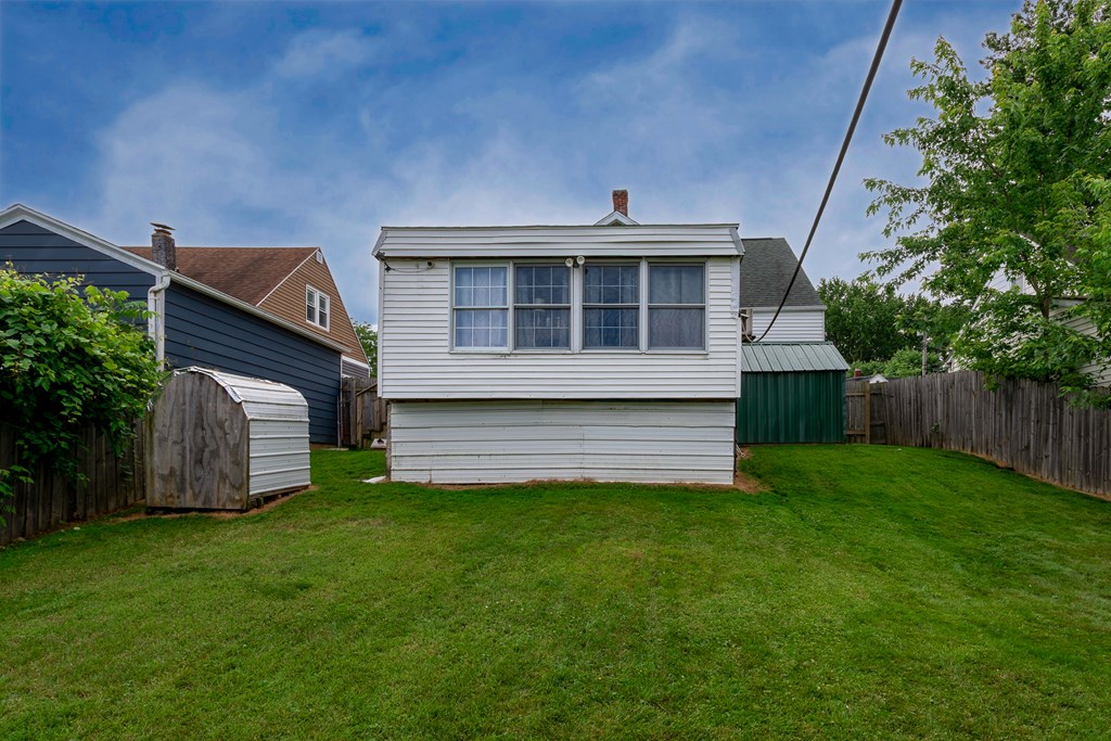 150 Grover St Property Photo 22