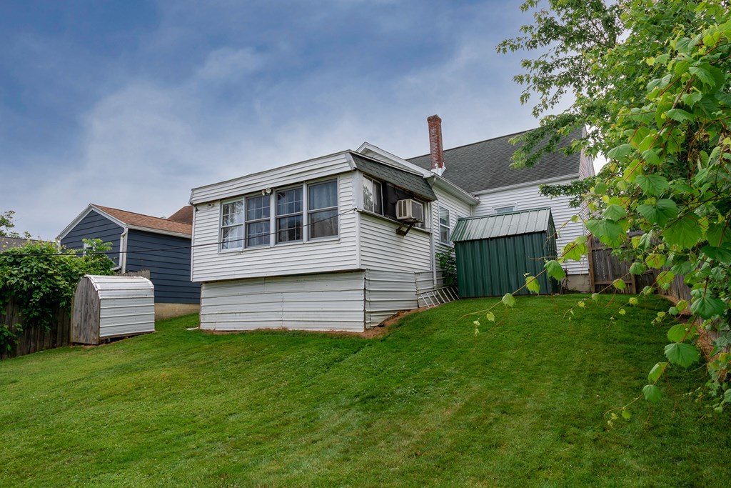150 Grover St Property Photo 25