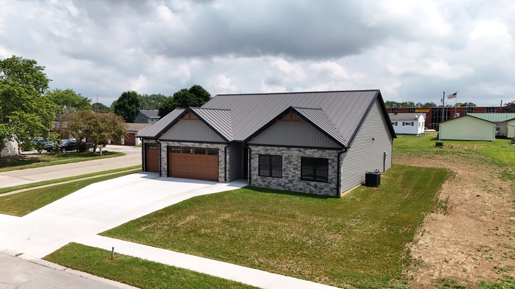 203 Crestwood Drive Property Photo 4