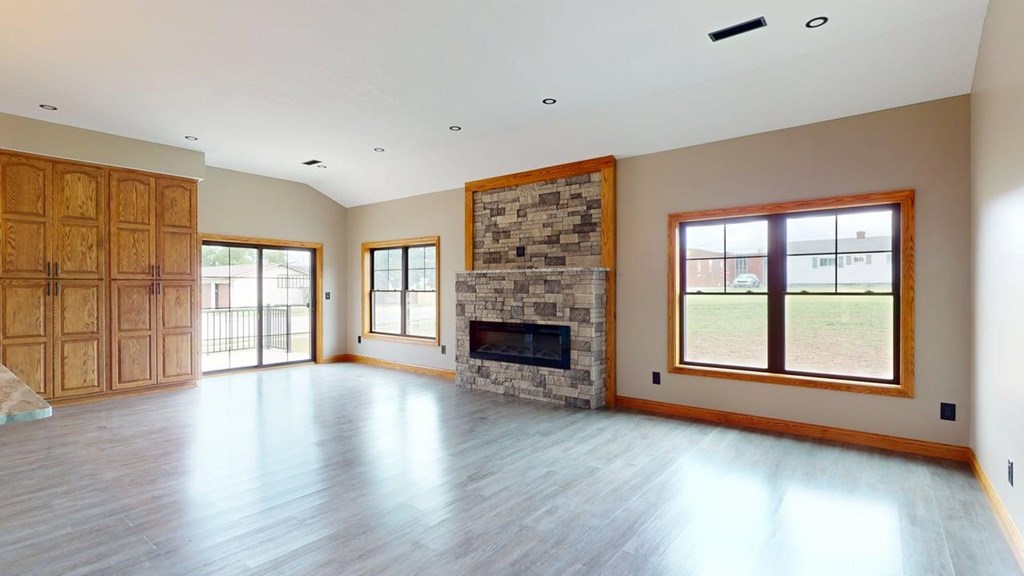 203 Crestwood Drive Property Photo 14