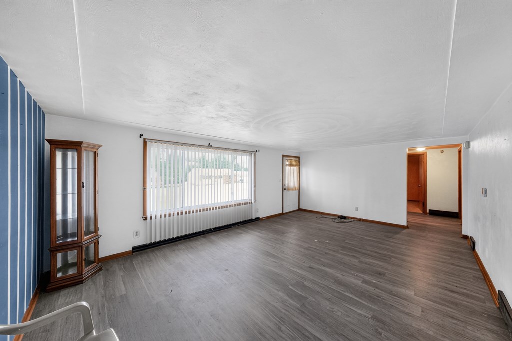 754 Cairns Rd Property Photo 4