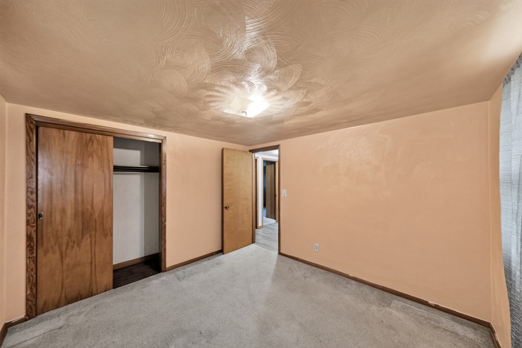 754 Cairns Rd Property Photo 6