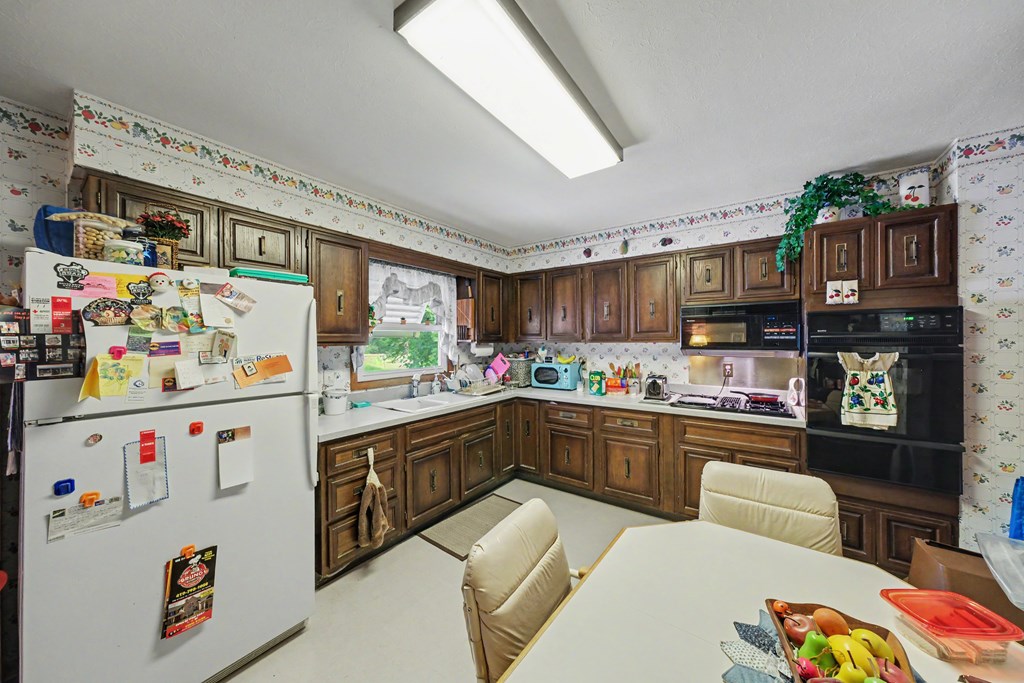 1223 Brookview Drive Property Photo 7