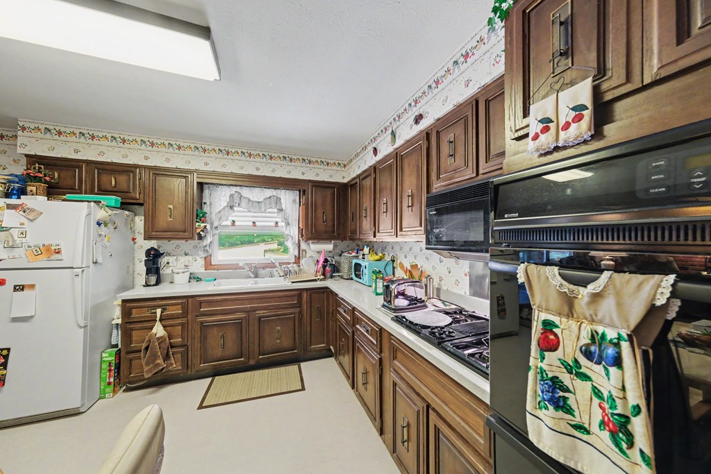 1223 Brookview Drive Property Photo 8