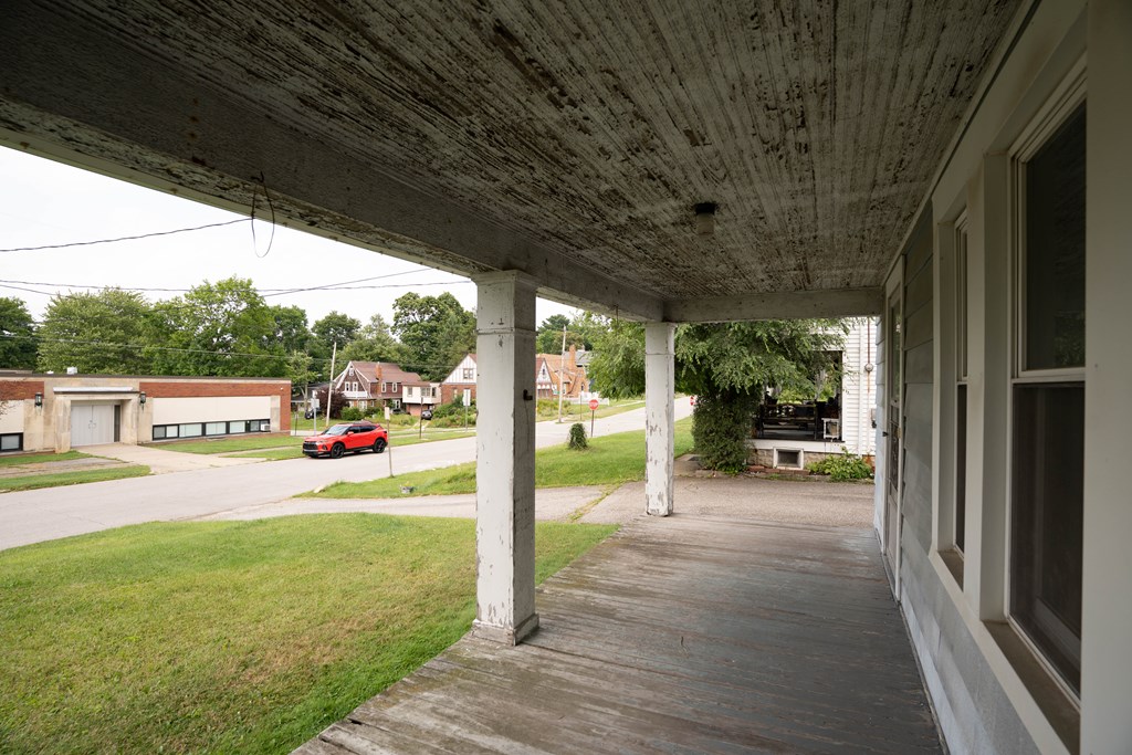 679 Arlington Ave. Property Photo 6