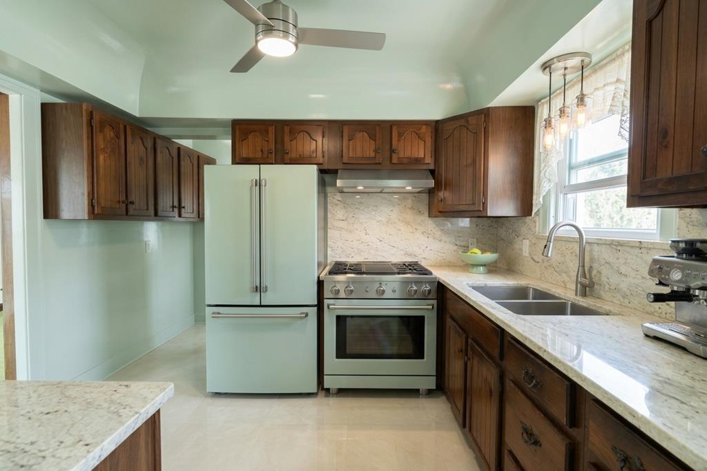 679 Arlington Ave. Property Photo 20