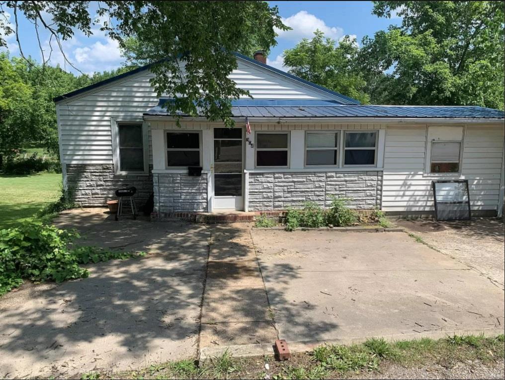304 W School Street Property Photo