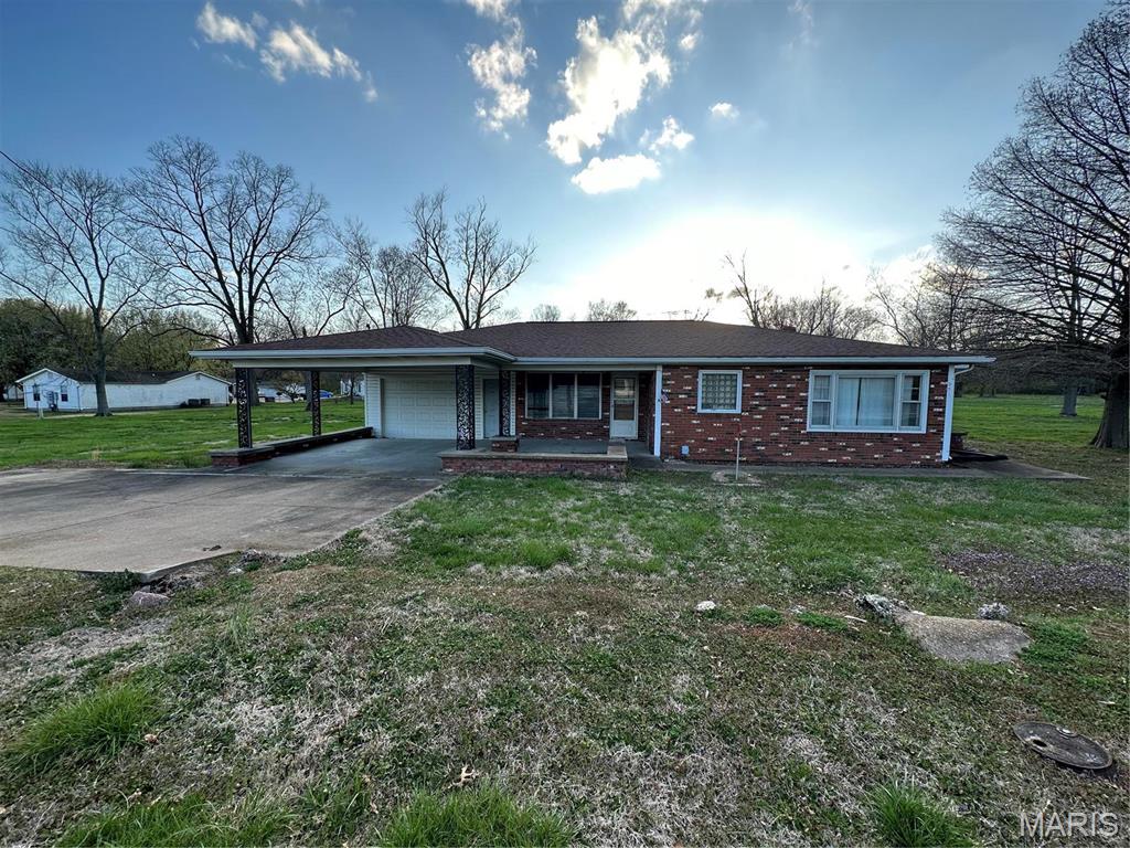 351 Old State Road N Property Photo 1