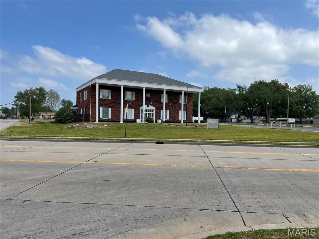 1300 E Edwardsville Road Property Photo 4