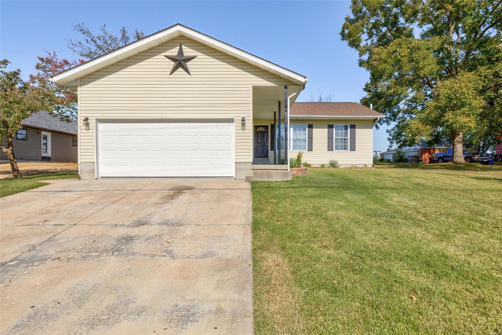 253 Veterans Drive Property Photo 2