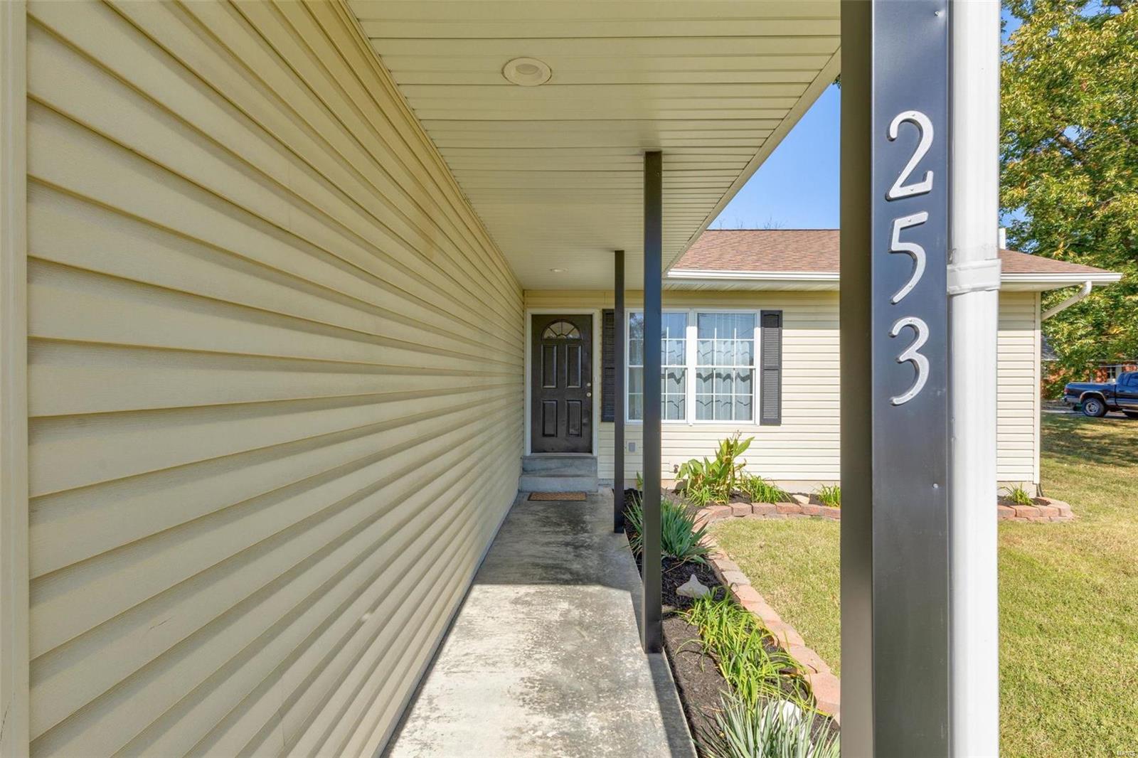 253 Veterans Drive Property Photo 4