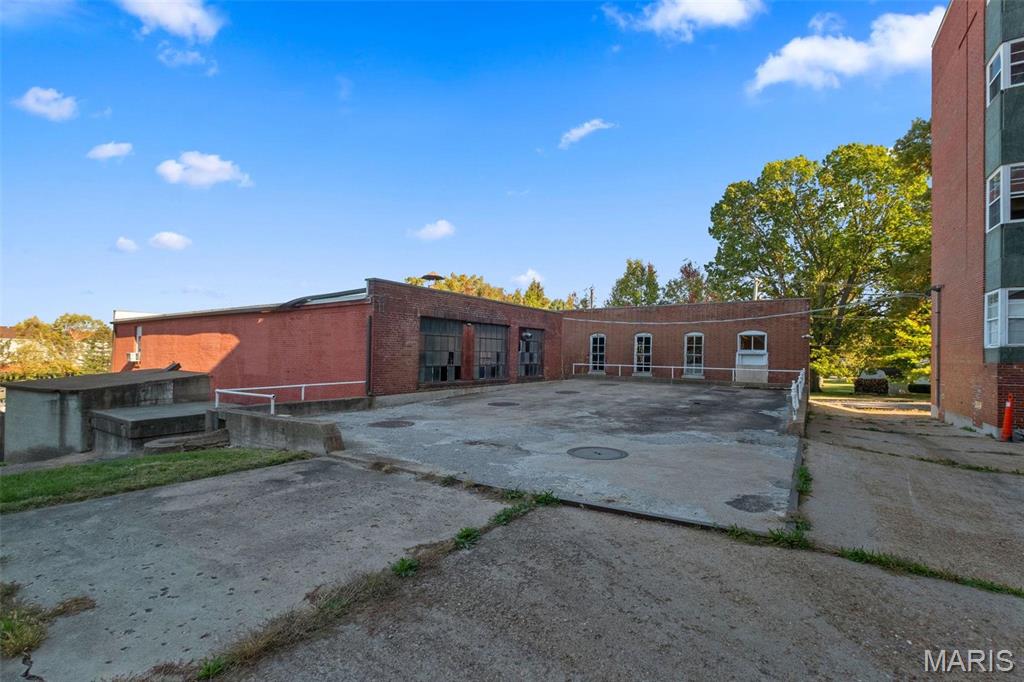 700 Howdershell Road Property Photo 18
