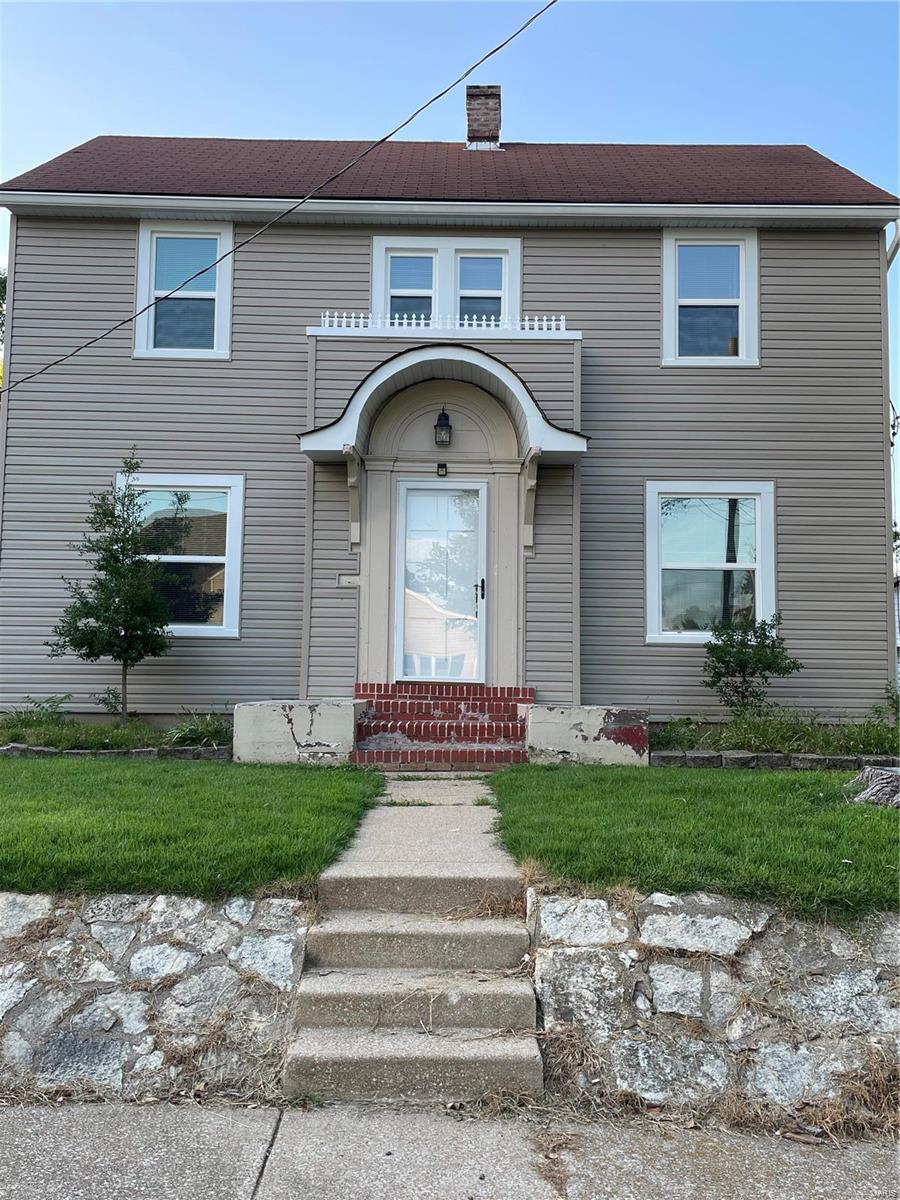 633 E State St Property Photo 1