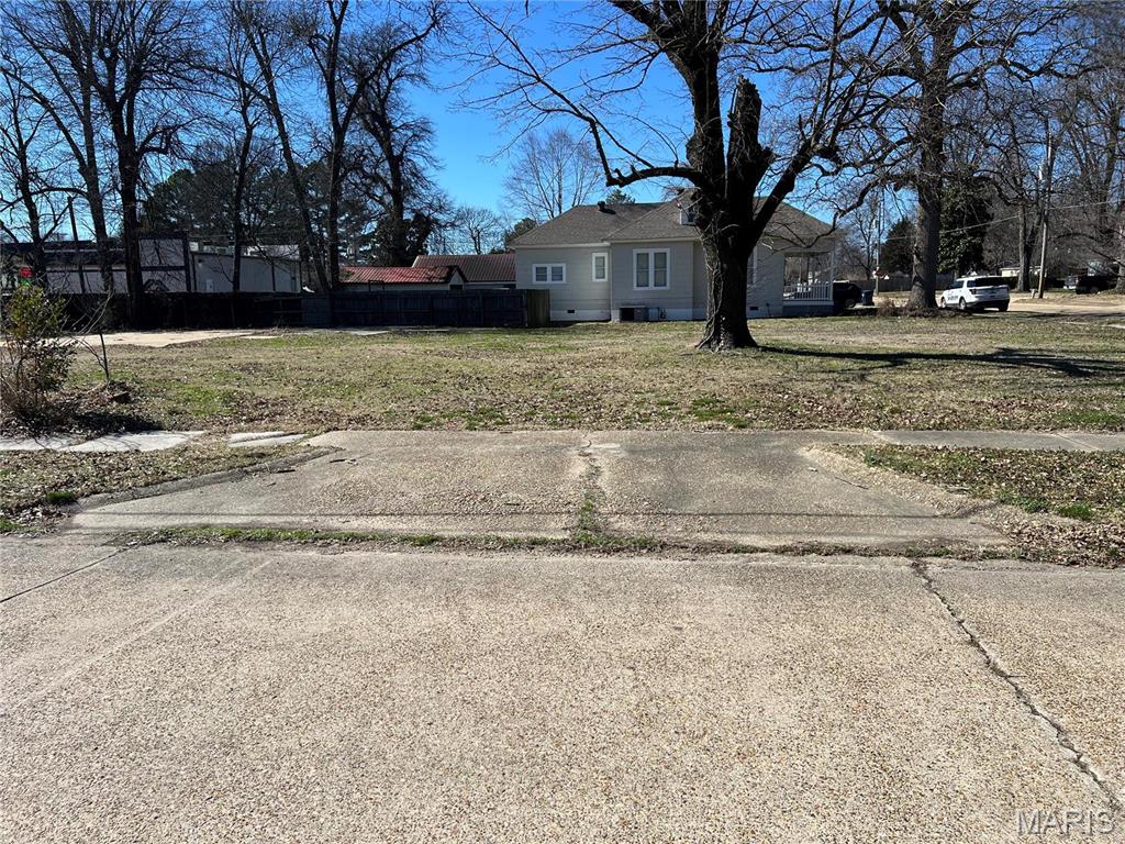107 N Everett Property Photo 4