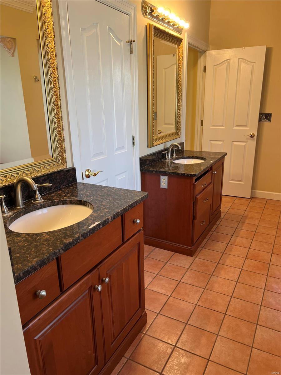 1101 N Oxfordshire Lane Property Photo 30