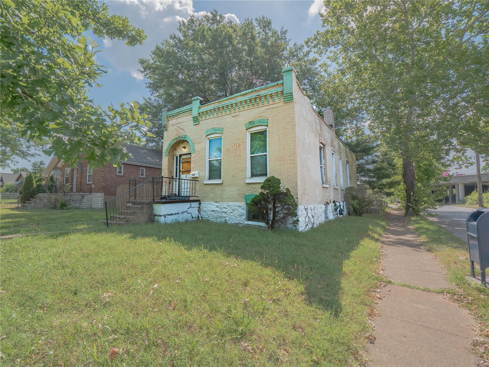7426 S Grand Avenue Property Photo 1