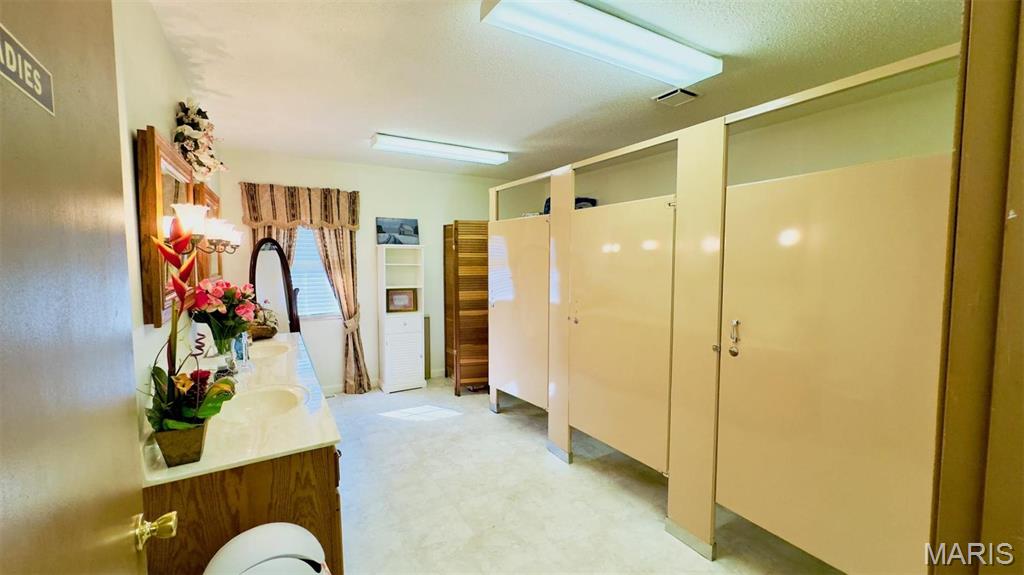 3483 High Ridge Boulevard Property Photo 12
