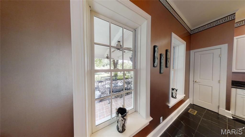 16093 Highway W Property Photo 9