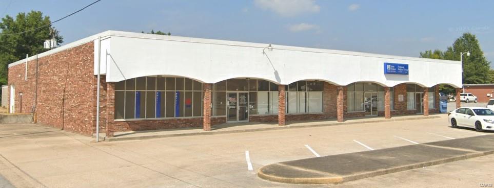 114 W Commercial Property Photo 1