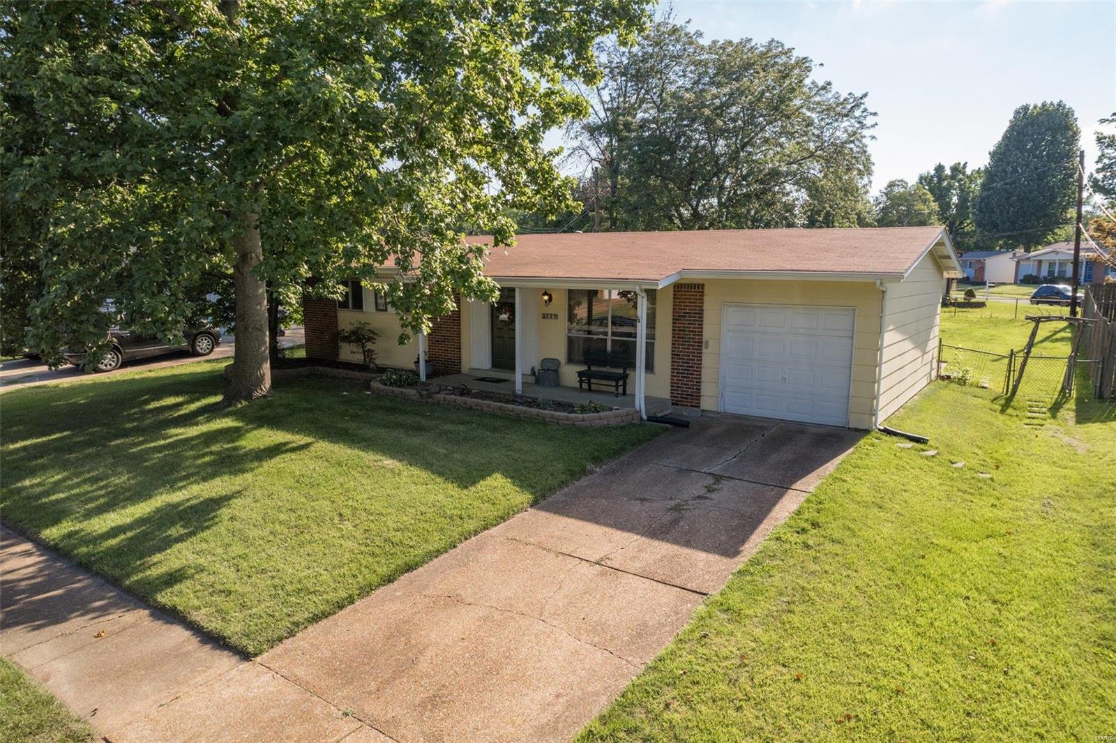 680 Charvel Dr Property Photo 2