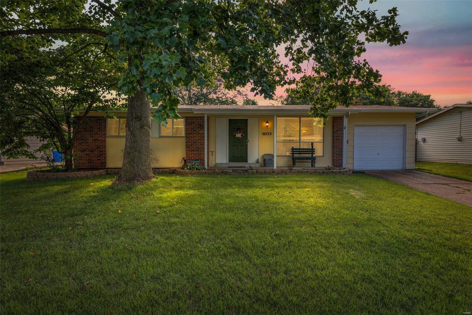 680 Charvel Dr Property Photo 3