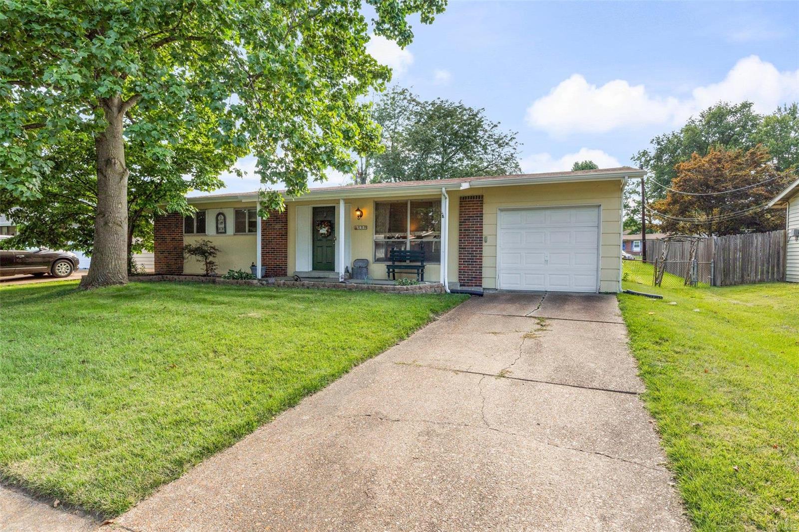 680 Charvel Dr Property Photo 4