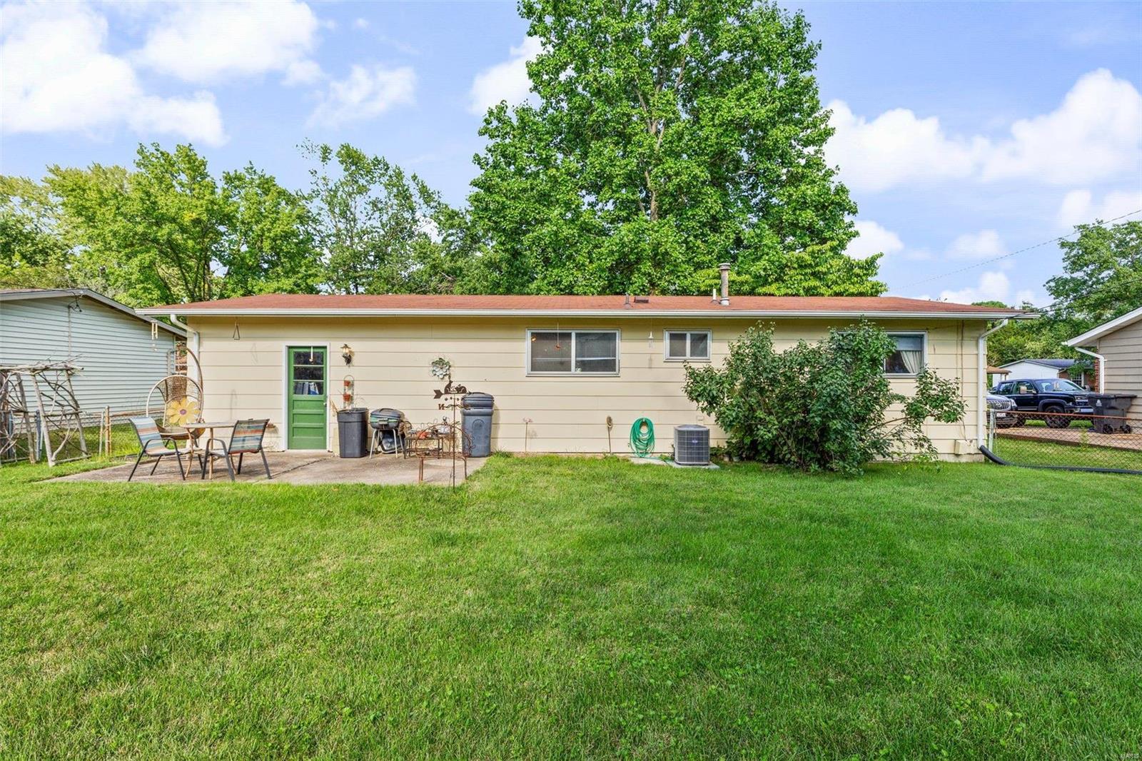 680 Charvel Dr Property Photo 5