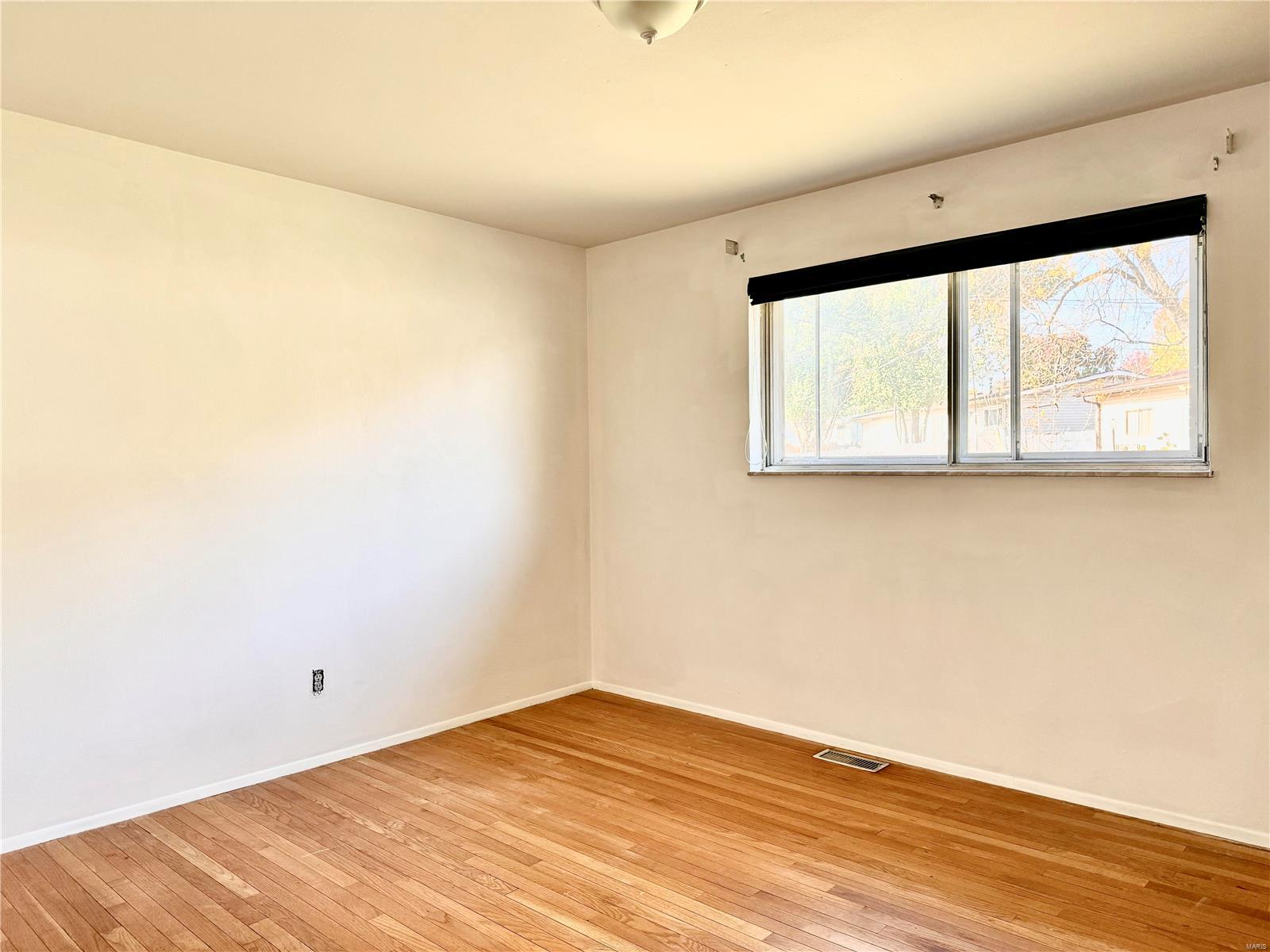 680 Charvel Dr Property Photo 14