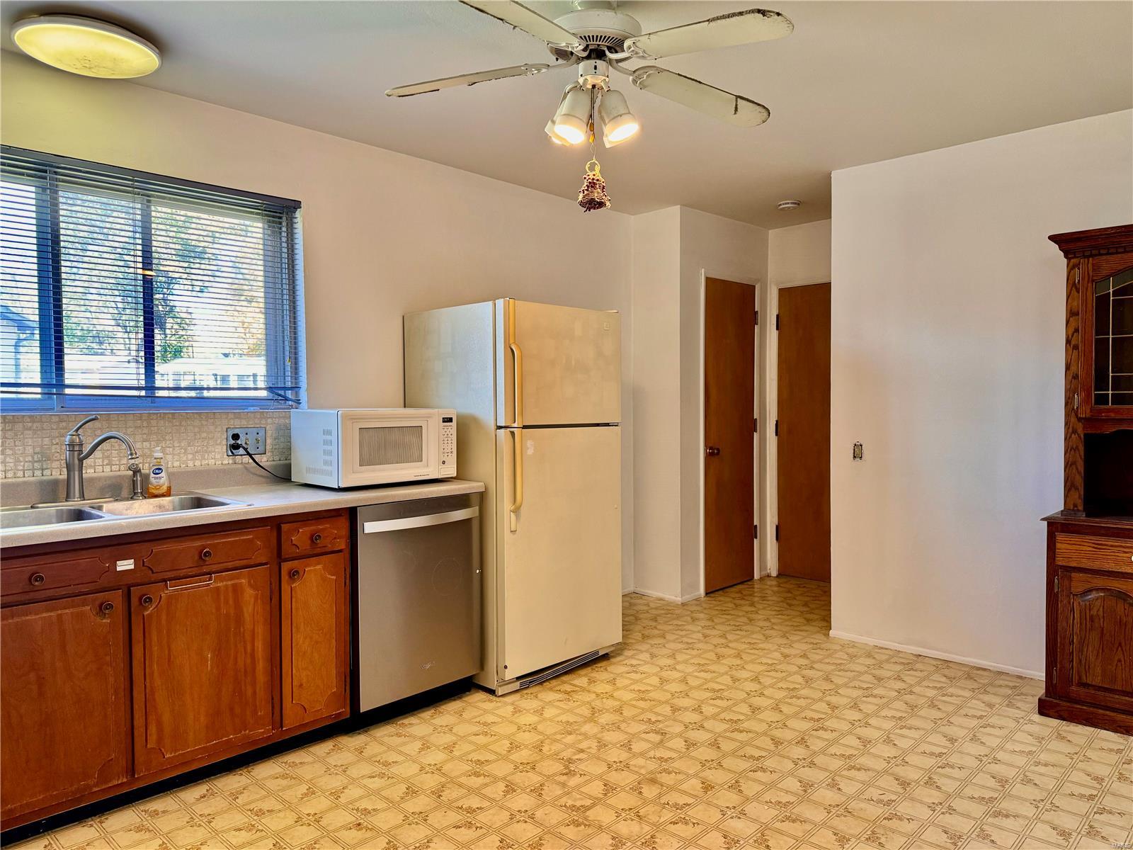 680 Charvel Dr Property Photo 21
