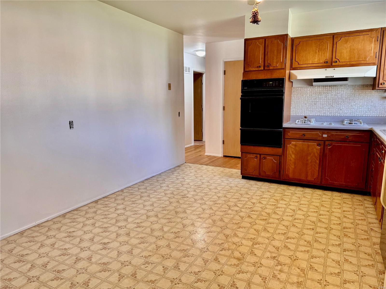 680 Charvel Dr Property Photo 24