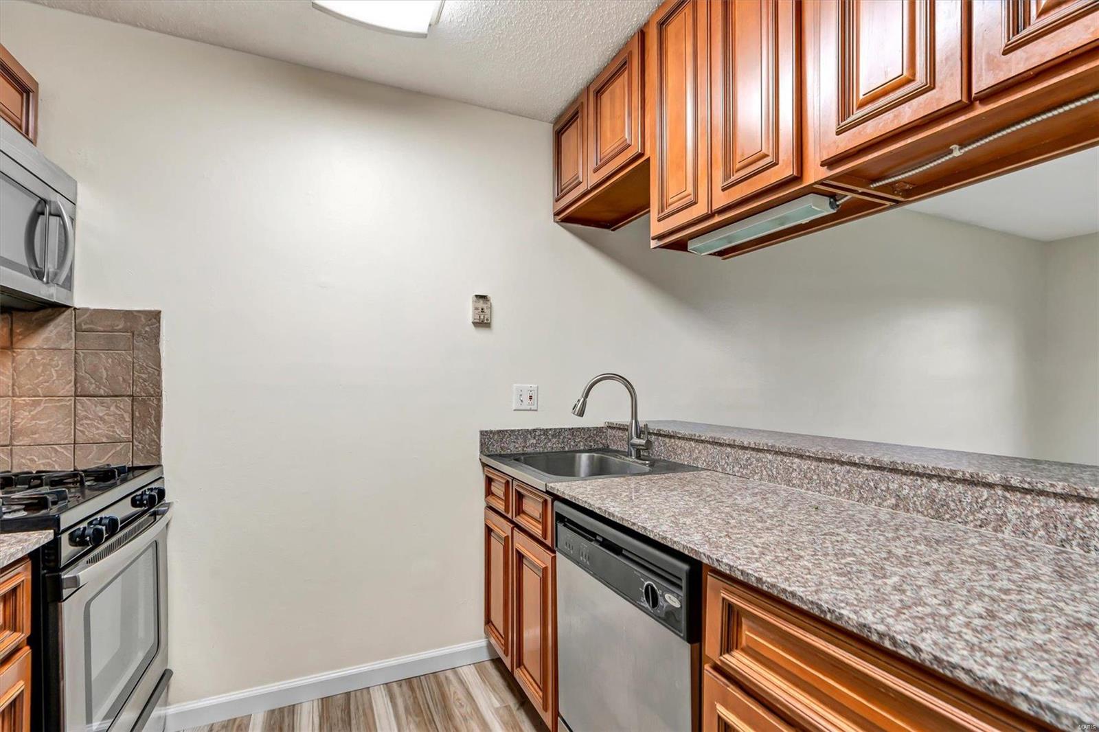 221 Braeshire Drive B Property Photo 10