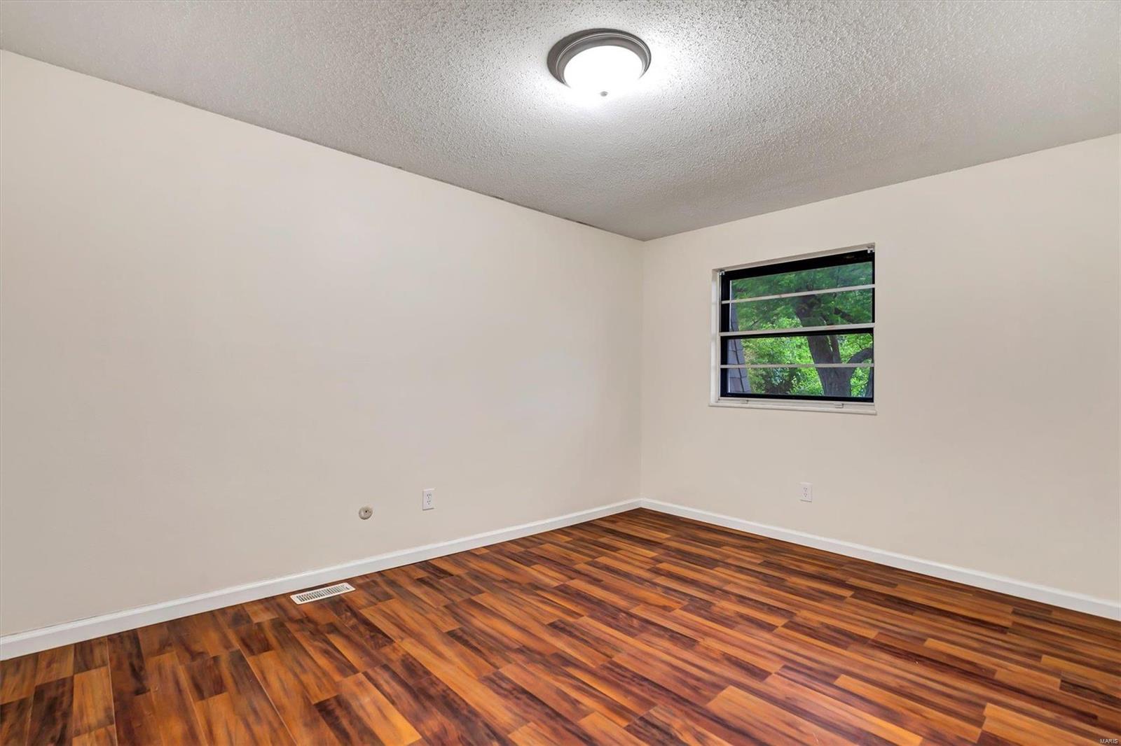 221 Braeshire Drive B Property Photo 18