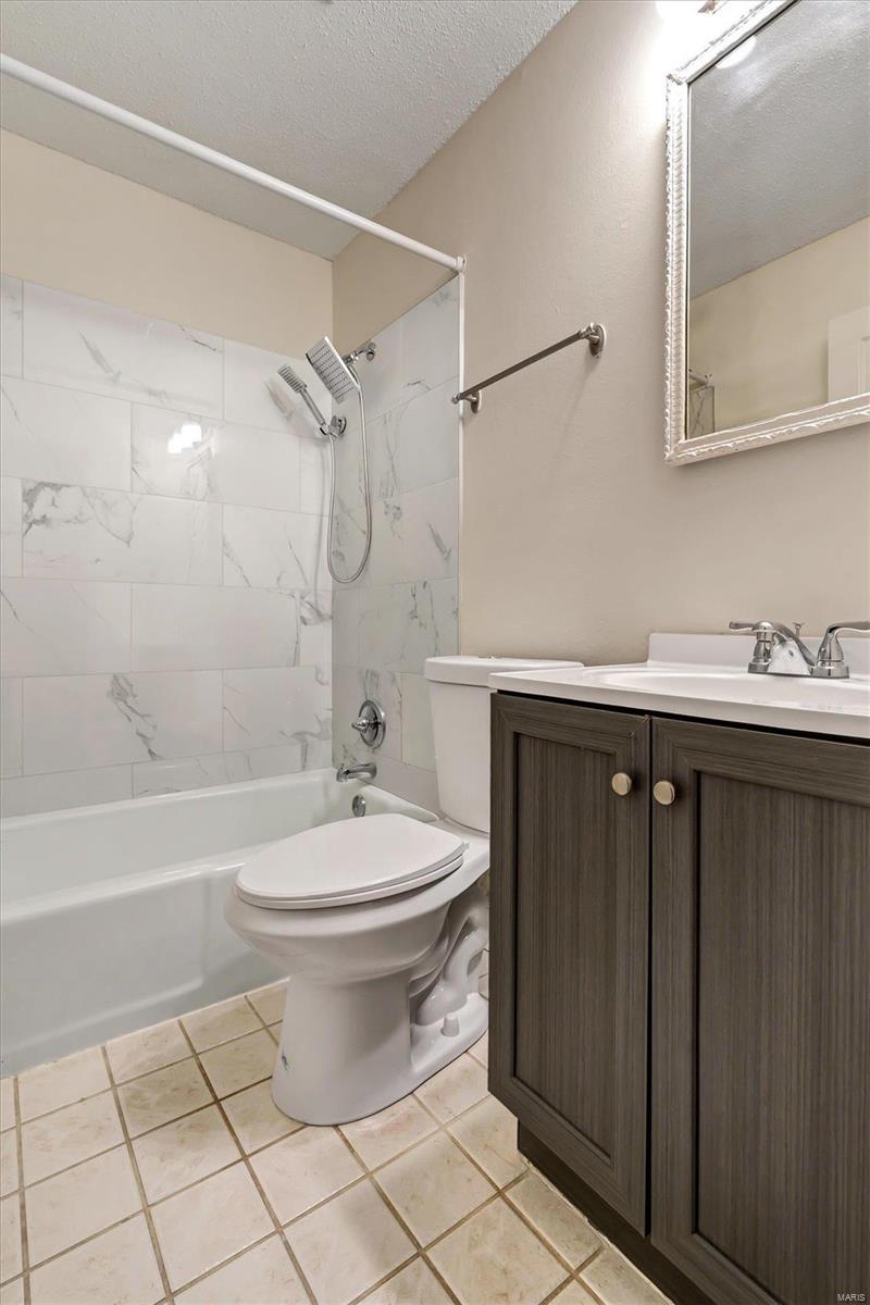 221 Braeshire Drive B Property Photo 19