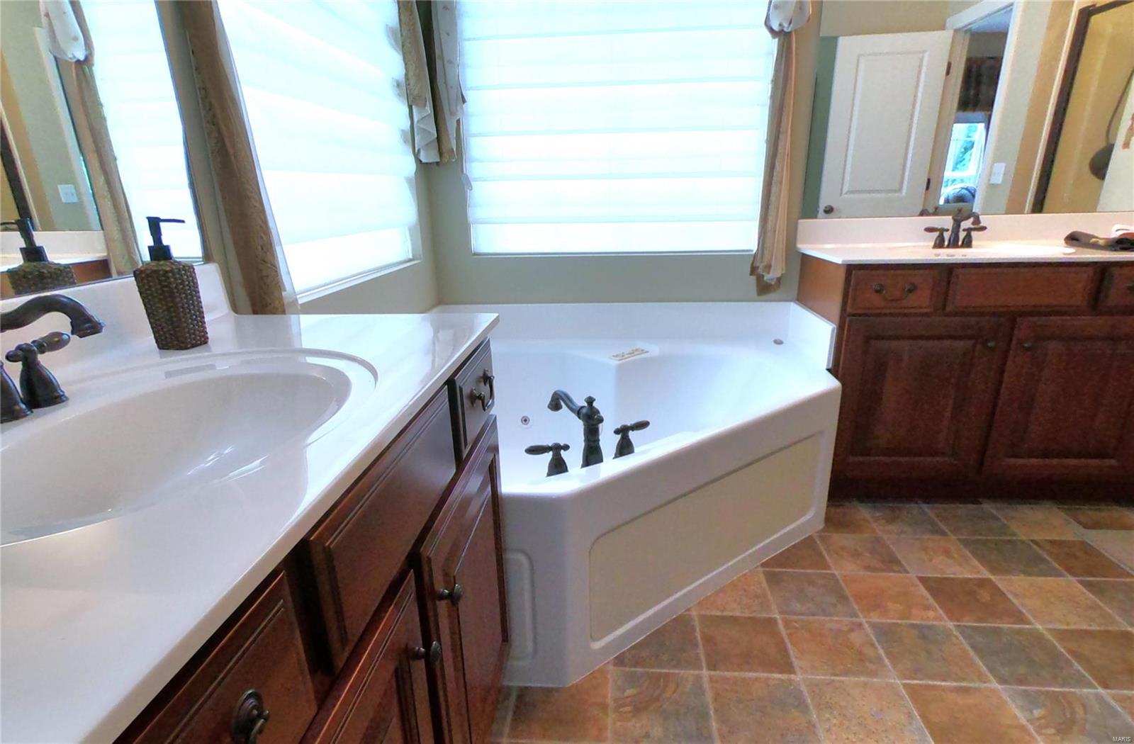104 Stone Oaks Drive Property Photo 17