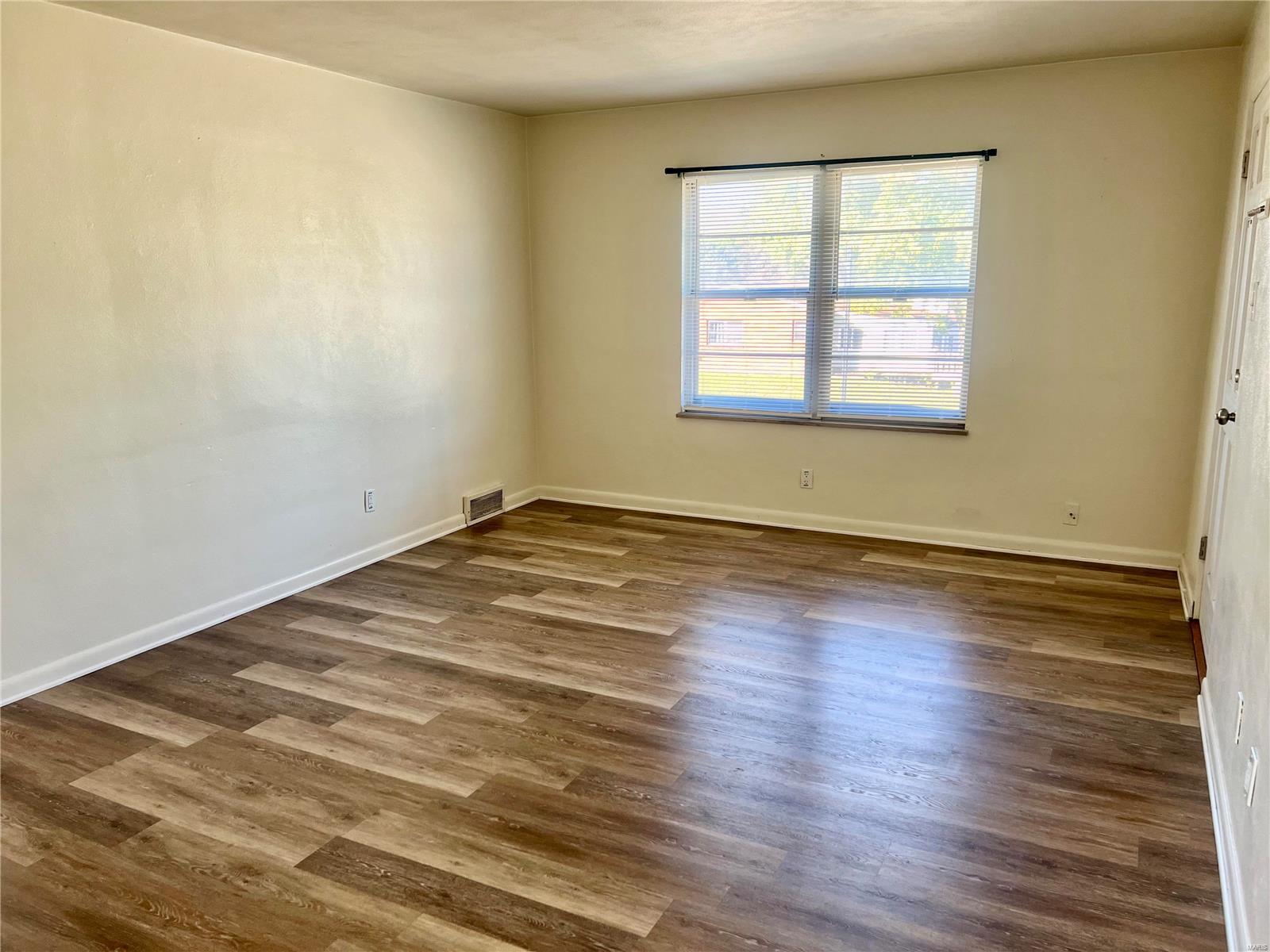 523 S Central 4 Property Photo 2