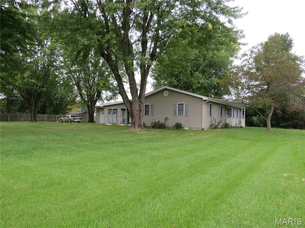 208 E Bittersweet Drive Property Photo 1