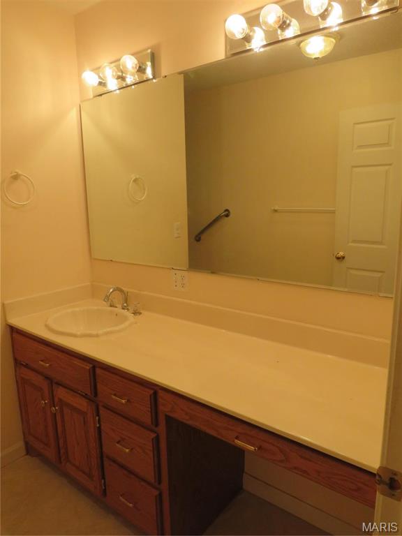 208 E Bittersweet Drive Property Photo 11